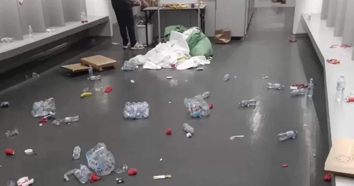 Това на снимката е съблекалнята на нашите национали след европейската