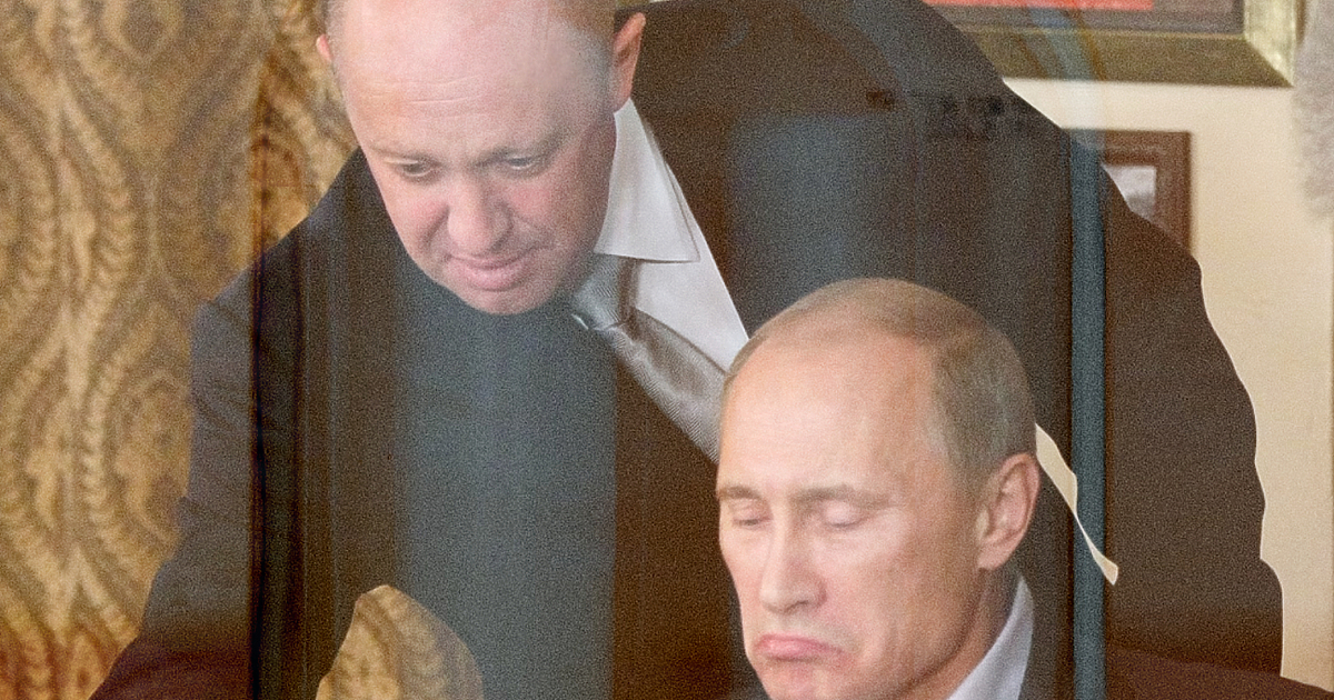 Анна Гин е журналистка и писателка, живее в украинския град Харкив. Тя