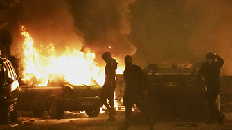 Трета поредна нощ на размириците във Франция след като 17 годишен