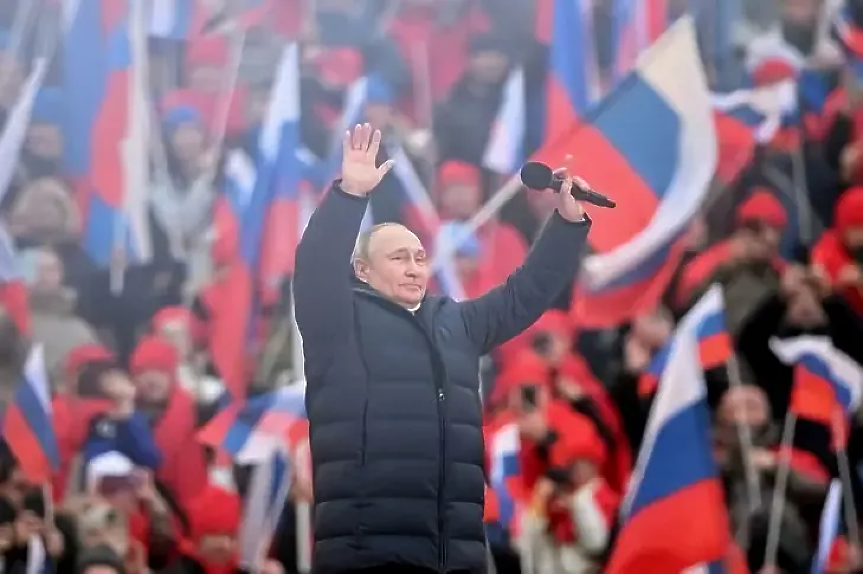 Руски бюрократи деликатно молят Путин да върне страната в 
