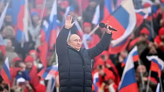 Руски бюрократи деликатно молят Путин да върне страната в 