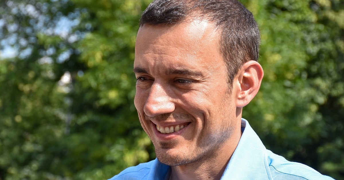 Никой не се е извинил. Аз искам да се извиня.