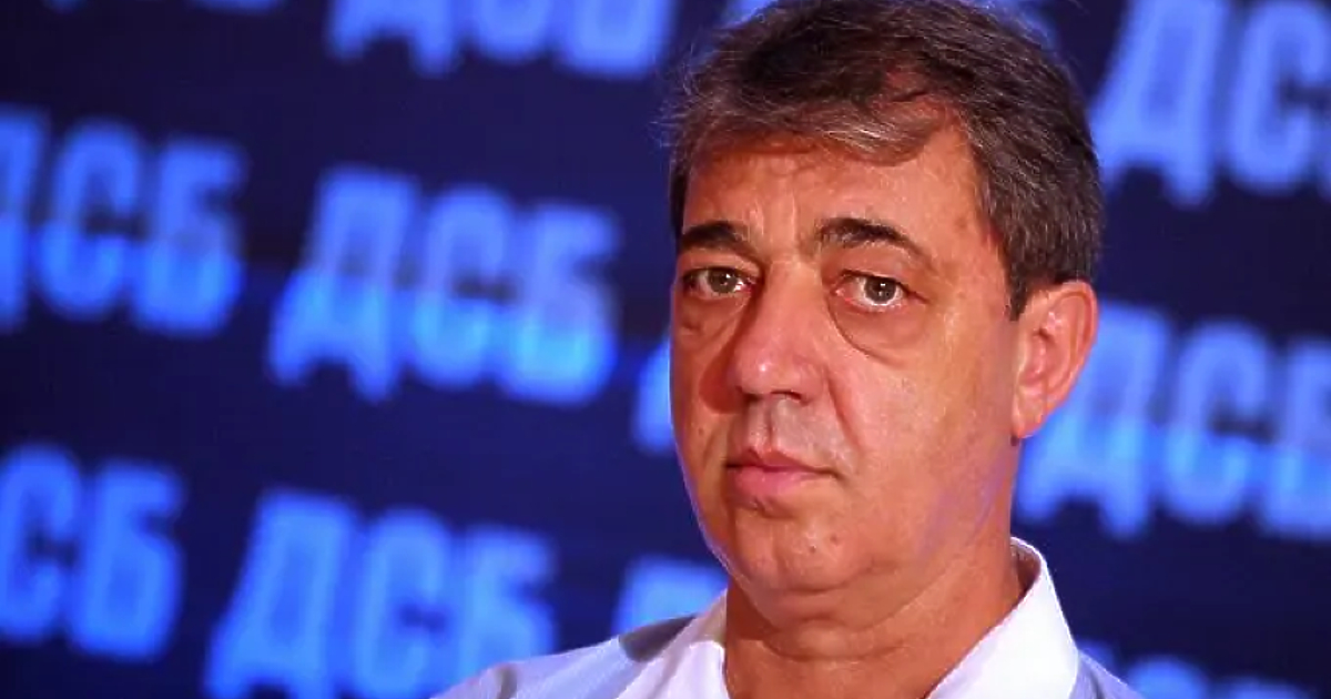 Най-сетне емблемата СДС, която лидерът на ГЕРБ Бойко Борисов сложи на тениската