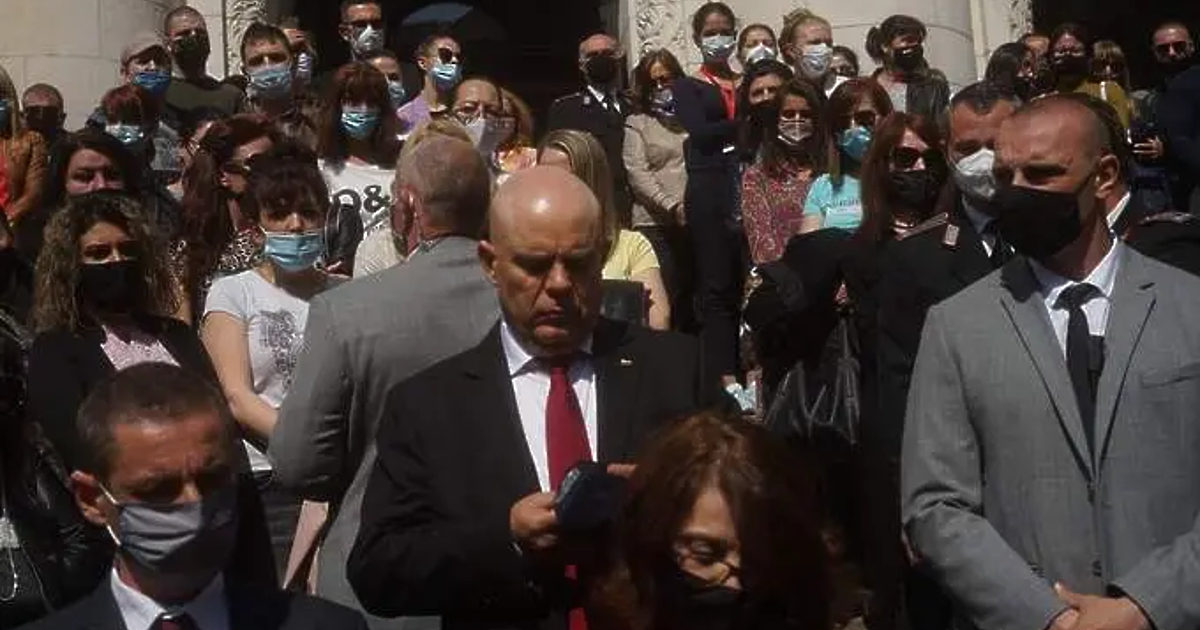 Неизвестно е дали Господ наказва с глупави врагове Иван Гешев - фраза, която