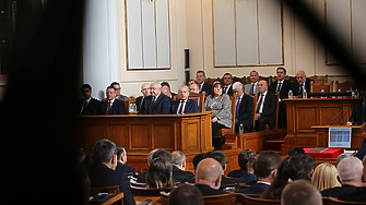 Държавният глава Румен Радев продължава с назначаването на бившите си