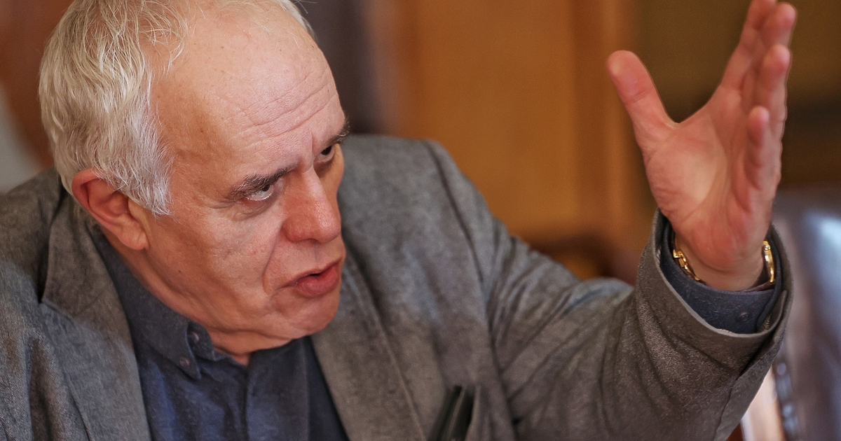 Президентът е натикан в ролята на опозиция на управляващите. Нарочно