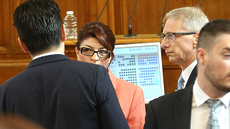 Тихо тайно по терлици  председателят на Сметната палата Цветан Цветков отстранен