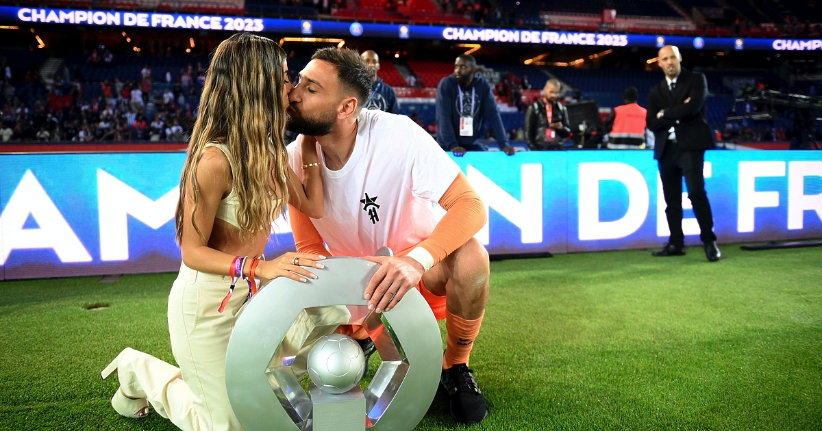 Вратарят на Пари Сен Жермен Джанлуиджи Донарума и съпругата му