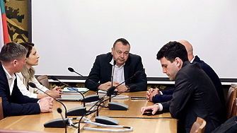 Парламентарната комисия по депутатските имунитети започна с фалстарт Първото й