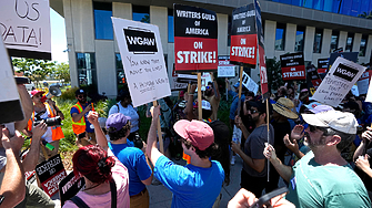 Холивудските актьори единодушно гласуваха за стачка съобщиха световните осведомителни агенции