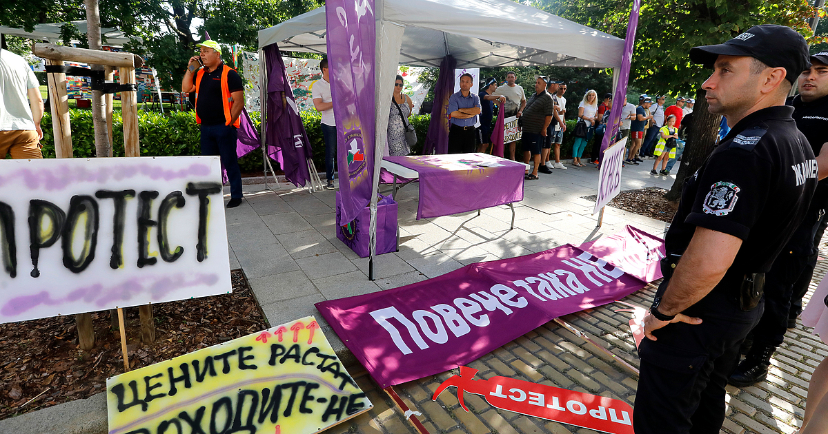 От поредни протести днес е блокирано движението в района на