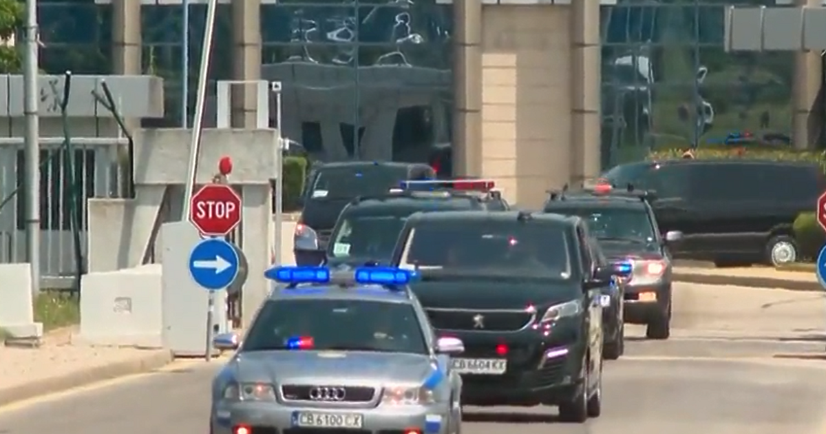 Володимир Зеленски е в България. Правителственият самолет Еърбъс А-319 кацна на Летище София