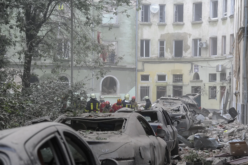 Четирима загинаха след руска ракетна атака срещу Лвов (ВИДЕО)