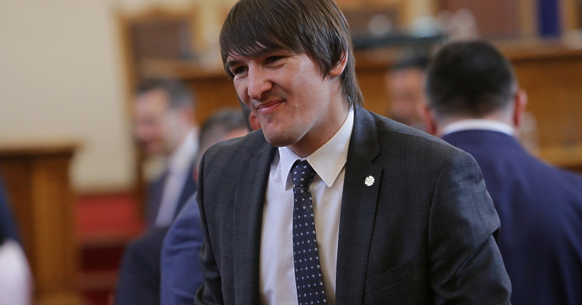 Депутатът от  ГЕРБ-СДС Даниел Александров все пак се е отказал