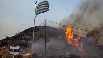 Гърция е във война - огнената стихия бушува вече седмица