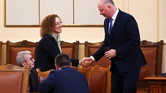 Със 118 гласа за 34 против и 64 въздържали се