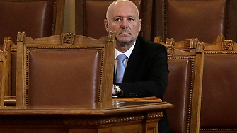 Само обръгналите политици мислят за местните избори наесен Затова в Клуб