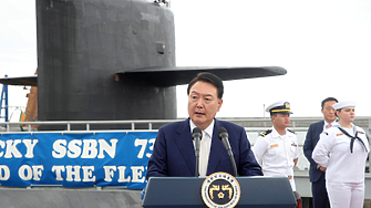 Американската ядрена подводница акостира в южнокорейското пристанище в ясен