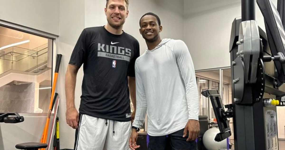 Александър Везенков за първи път се появи в залата на