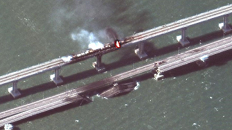 Незаконно построеният мост през Керченския пролив свързващ Русия с Крим