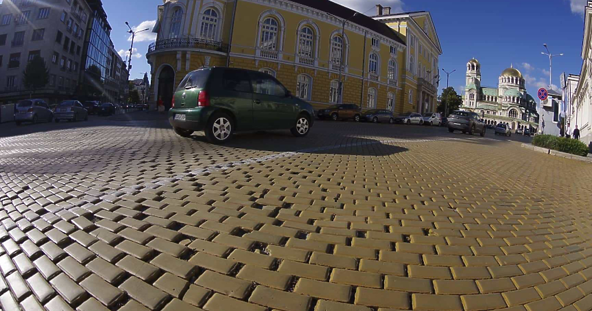 От утре започва пренареждането на жълтите павета по бул. Цар