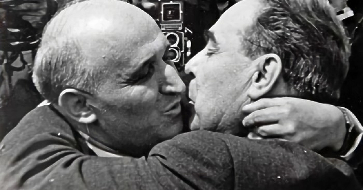 След повече от три десетилетия преход и над две години