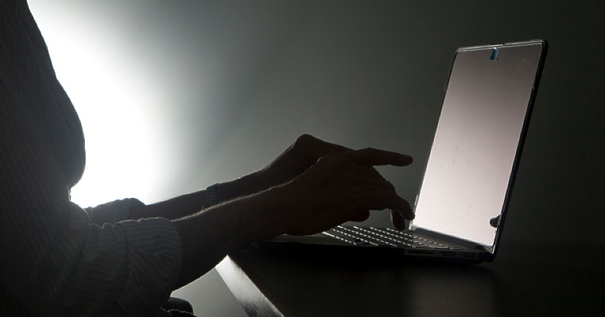 Група хакери са шпионирали в продължение на години служители на