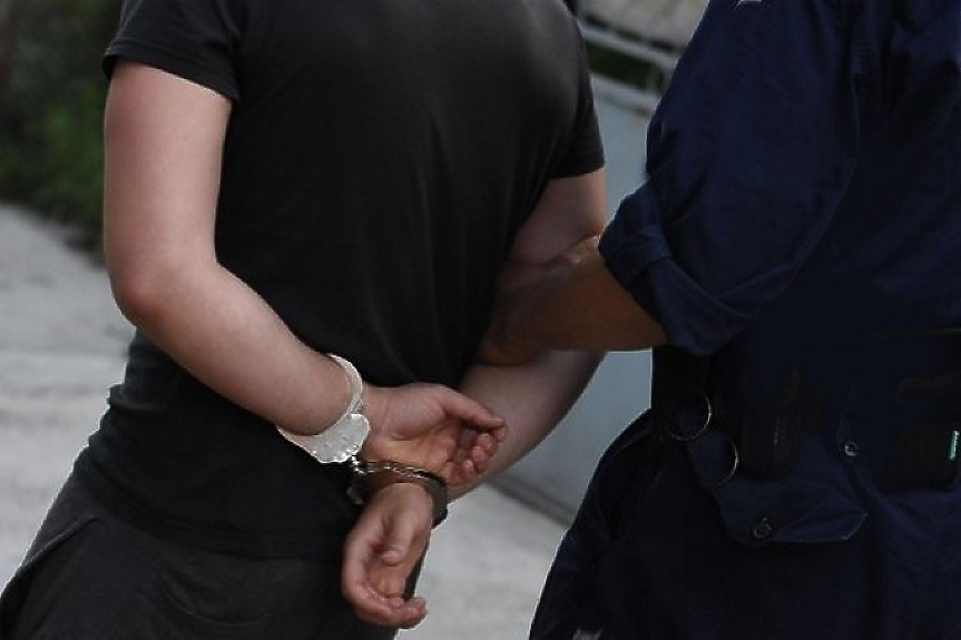 Оставиха в ареста четирима от аферата с незаконни осиновявания в Гърция