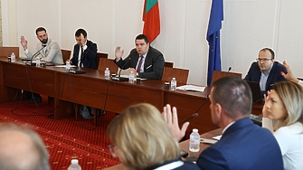 С прехвърляне на отговорността за зверството в Стара Загора и с