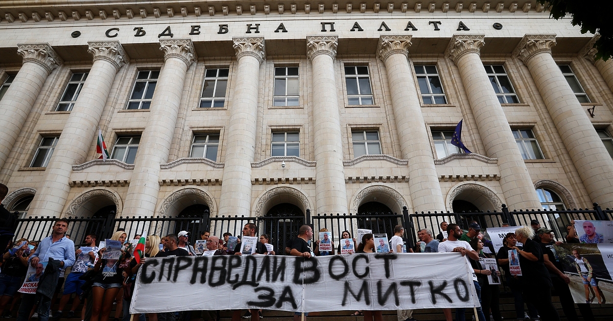 Пред Съдебната палата в София започна протест заради извършеното през