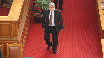 Да беше само Вежди Рашидов  с мед да го намажеш…