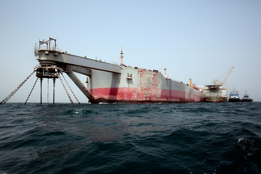 Червено море се размина с огромна екокатастрофа заради изоставен танкер