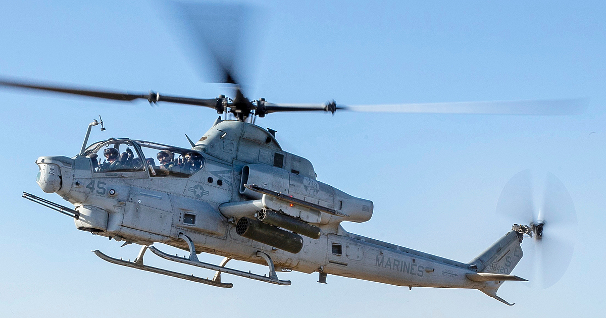 Чешката армия получи първите два бойни хеликоптера Bell AH-1Z Вайпър“,