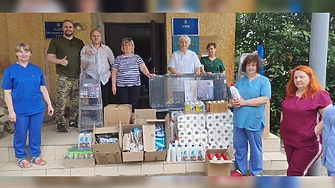 Анна Гин е журналистка и писателка живее в украинския град Харкив Тя