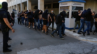 Гръцки прокурори повдигнаха обвинения за тежки престъпления срещу 104 арестувани