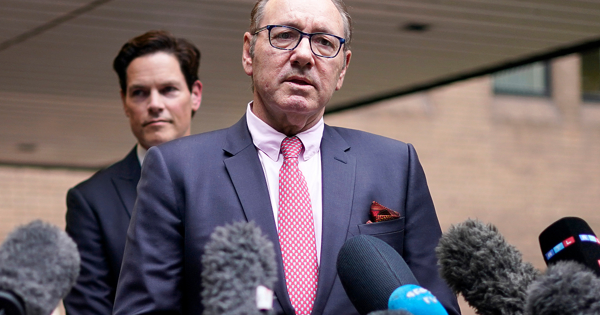 Съдебните заседатели в Лондон решиха в сряда , че Кевин Спейси не