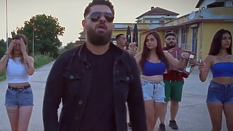 Моя страна моя България в чалга вариант скъсва социалните млежи  Кавър