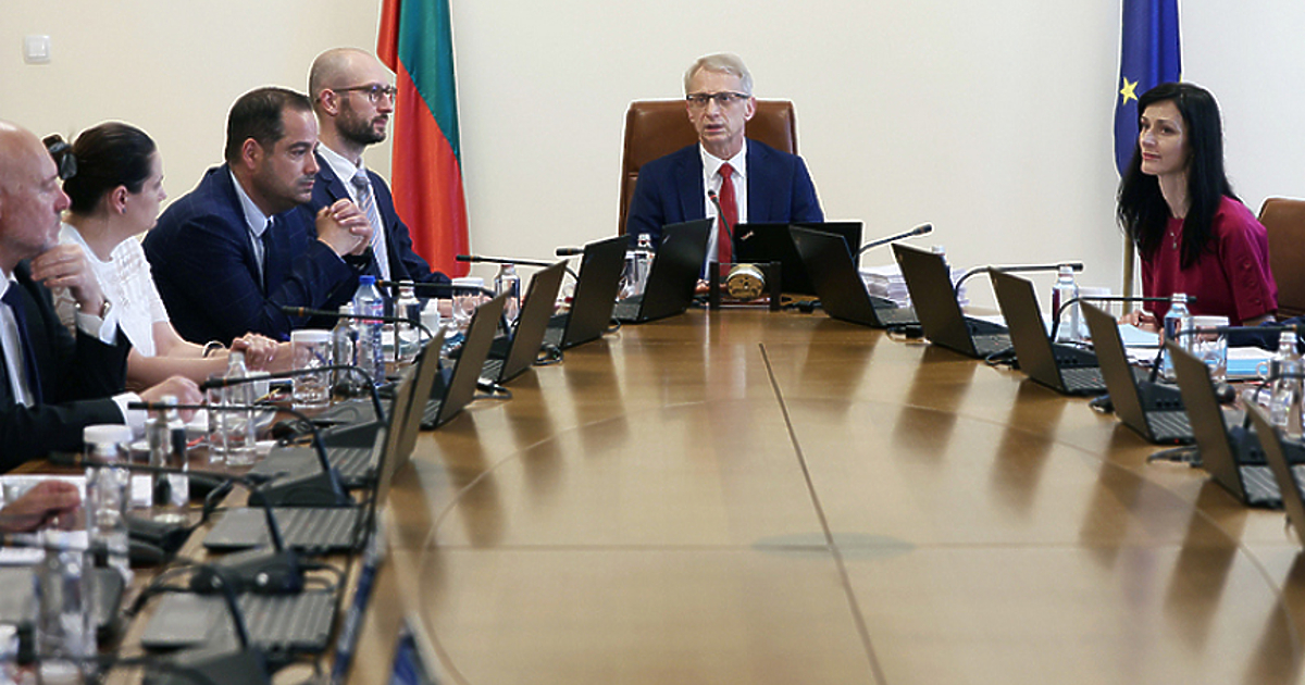 Представители на управляващите дадоха днес прогнози колко ще издържи правителството