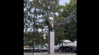 Поредният паметник пропагандиращ комунизма и съветската окупация падна в Полша Poland