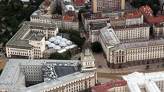 Току подочувам как ту финансовият министър ту премиерът Денков се