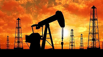 Цените на петрола спадат днес за втора поредна търговска сесия