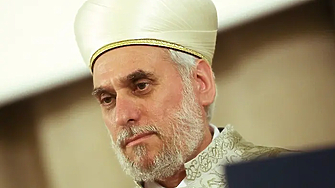 Главният мюфтия д р Мустафа Хаджи и водена от него