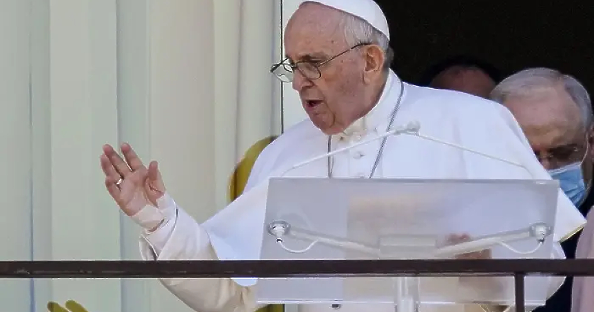 Папа Франциск снощи бе подложен на критики за това, че