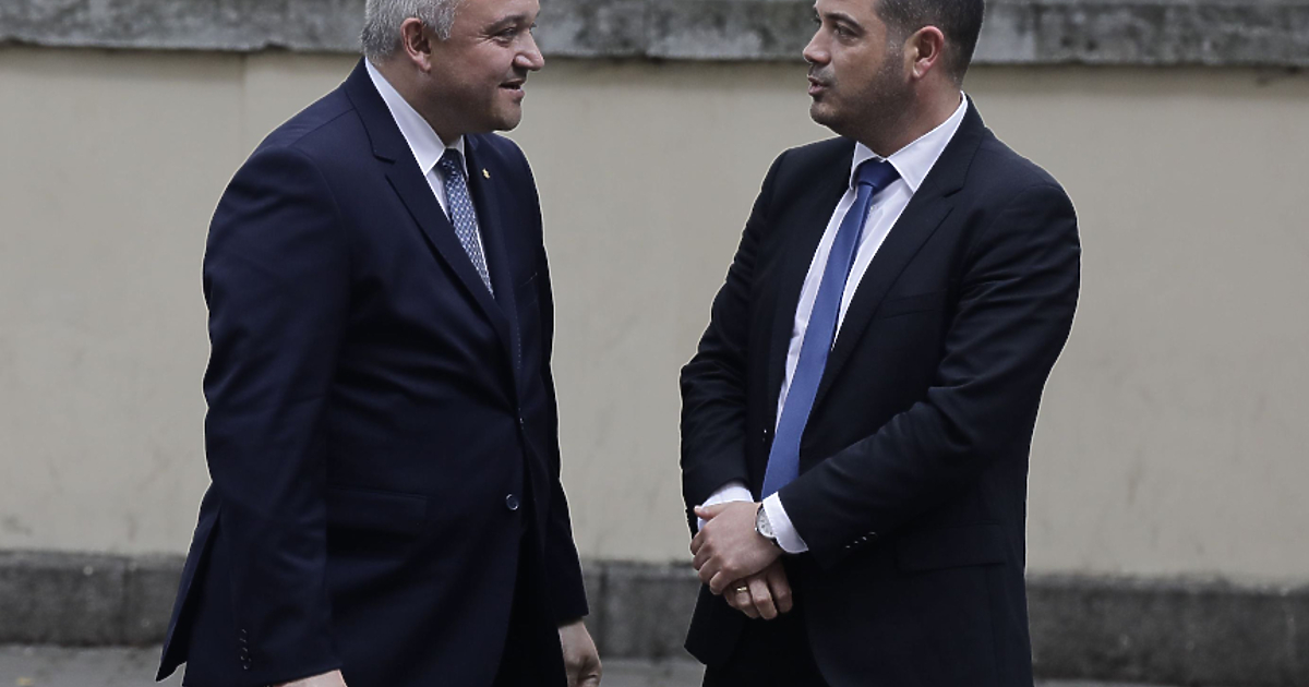 Много е опасно да се пипат службите с декларации. Нека някой