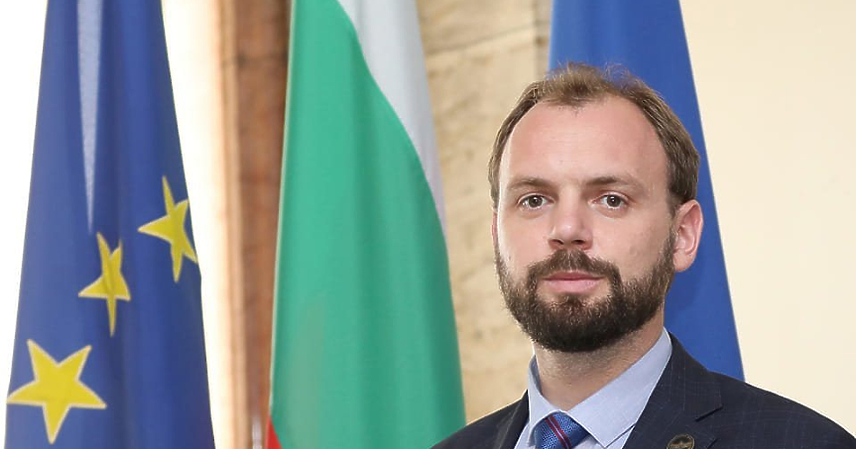 Съветникът на министъра на отбраната Тодор Тагарев - Мустафа Емин,