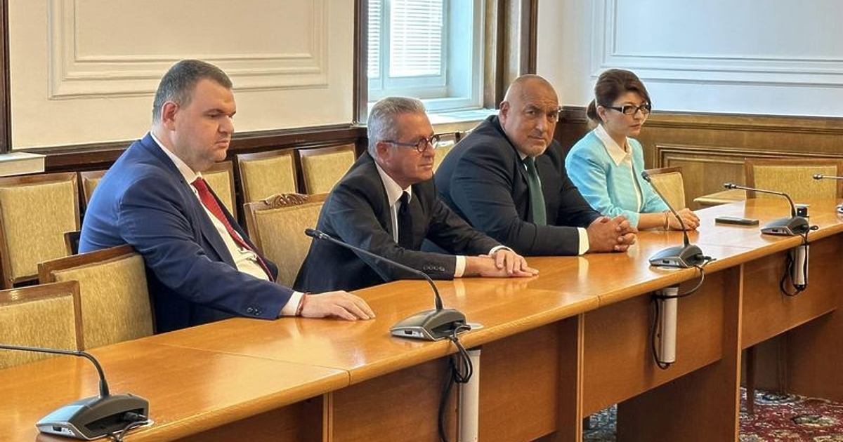 Лидерът на ГЕРБ Бойко Борисов и депутатът от ДПС Делян