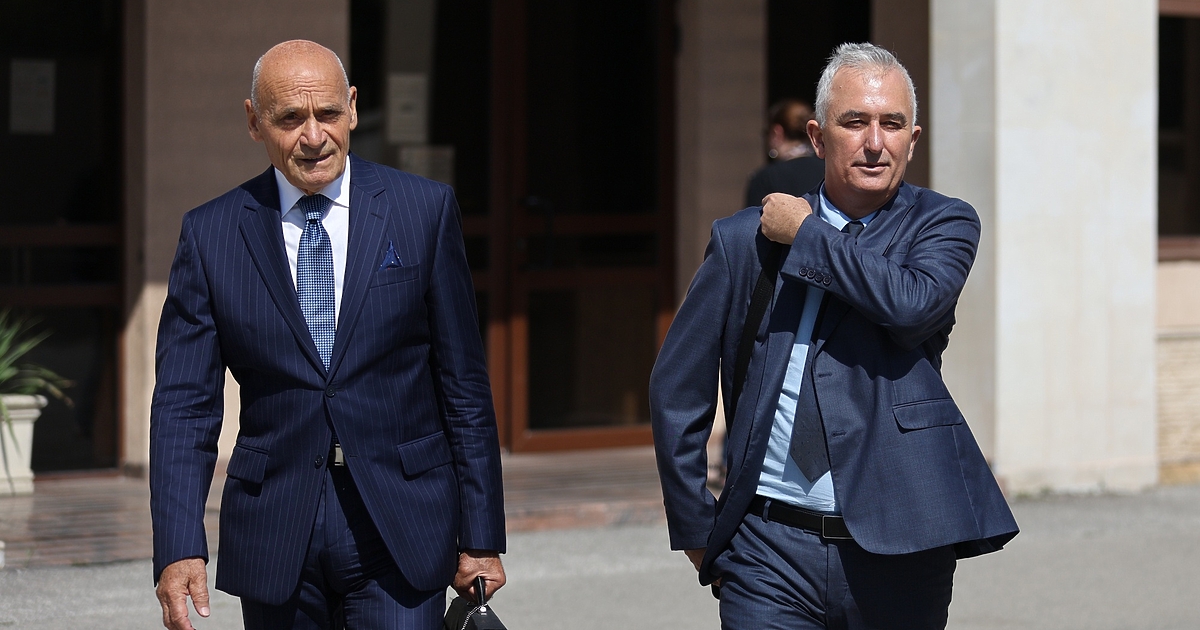 Софийската градска прокуратура повдигна обвинение на прокурор Дилян Деянов във