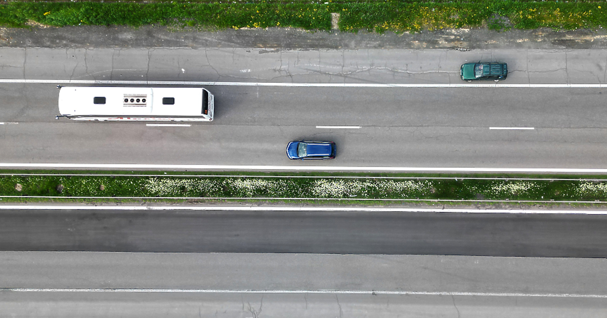 Един човек е загинал, а 25 са ранени при катастрофи