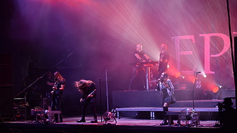 Със синхронни подскоци оперна вокална постановка и разбира се