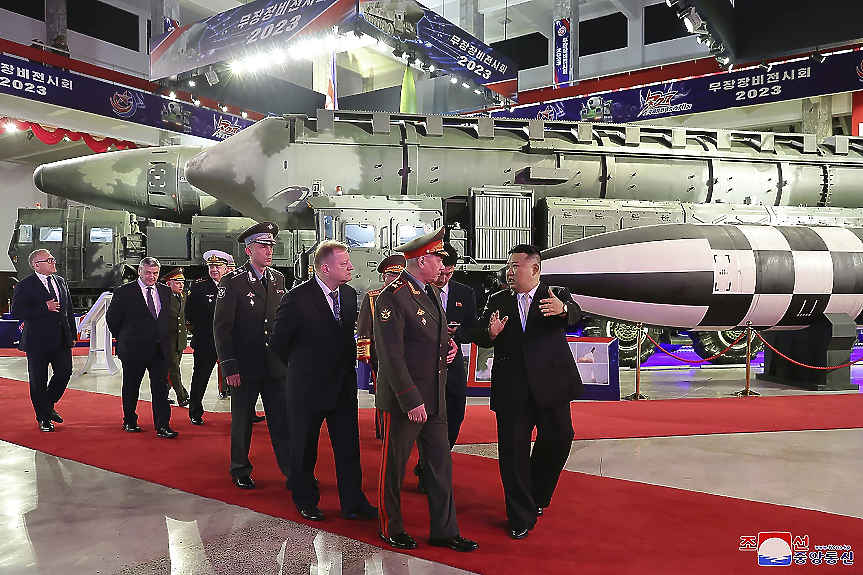 CNN: Преговорите за доставка на севернокорейски оръжия на Русия напредват